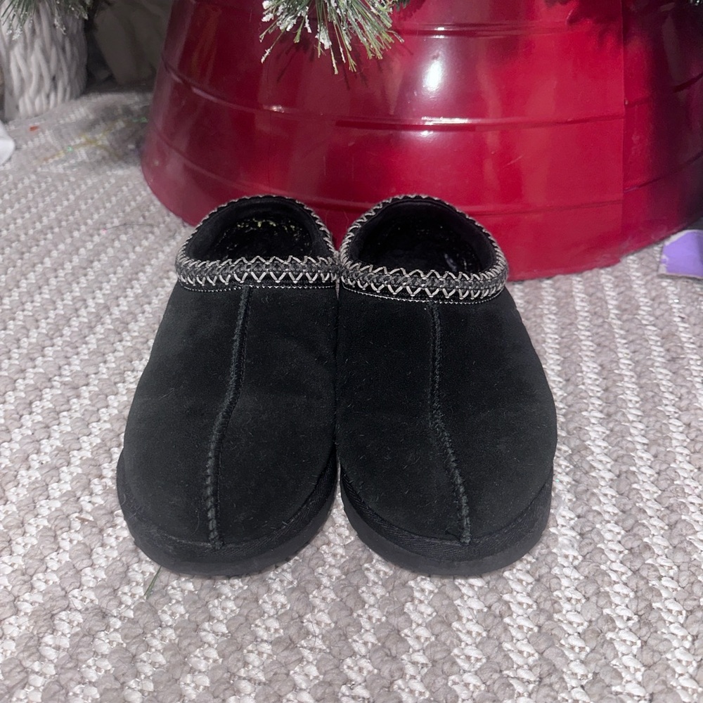 Black Ugg tasmans